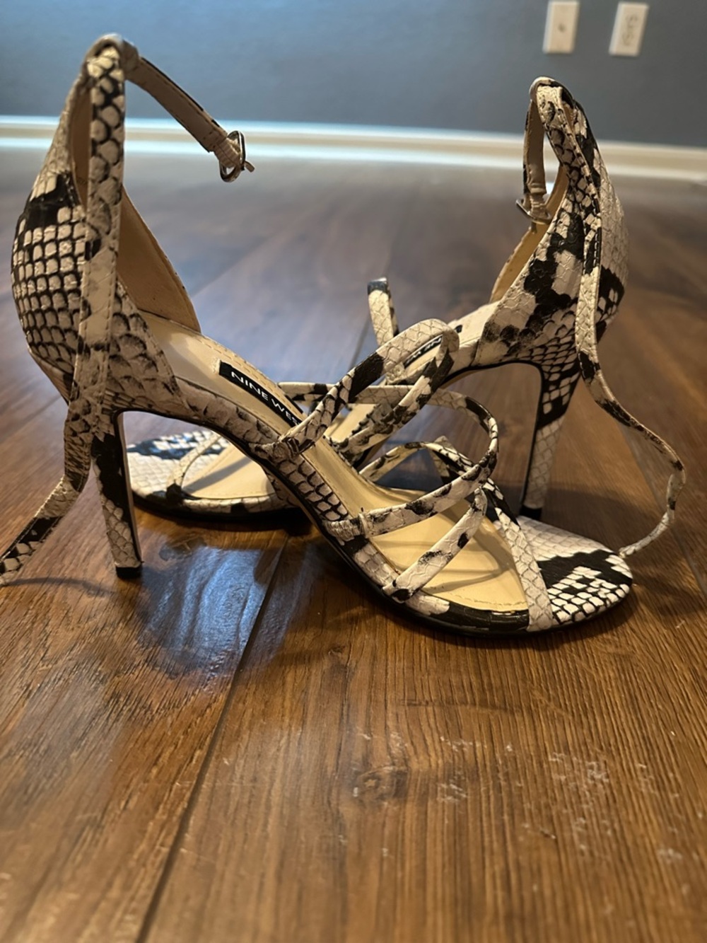 Snake-Print Strappy High Heel Sandals - White/Black SZ 5 1/2 - Picture 2 of 3